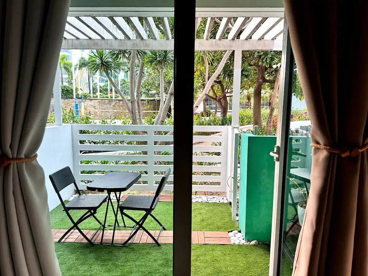 Apartment Azure Beach Resort Residences By Andre Manila